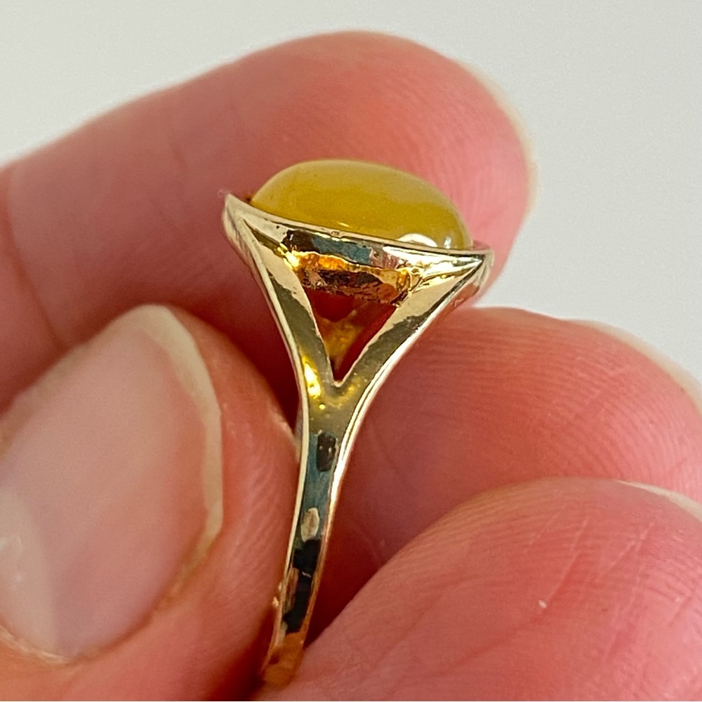 Yellow‎ Stone Gold Tone Ring Oval Cabochon Split Band Size 7
